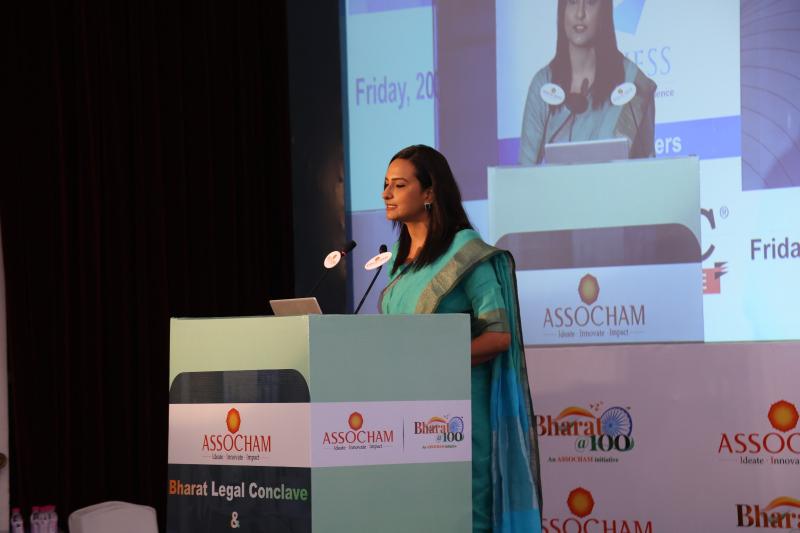 Best Female Emcee in Delhi/Gurgaon hosting Awards and Conference Assocham Event