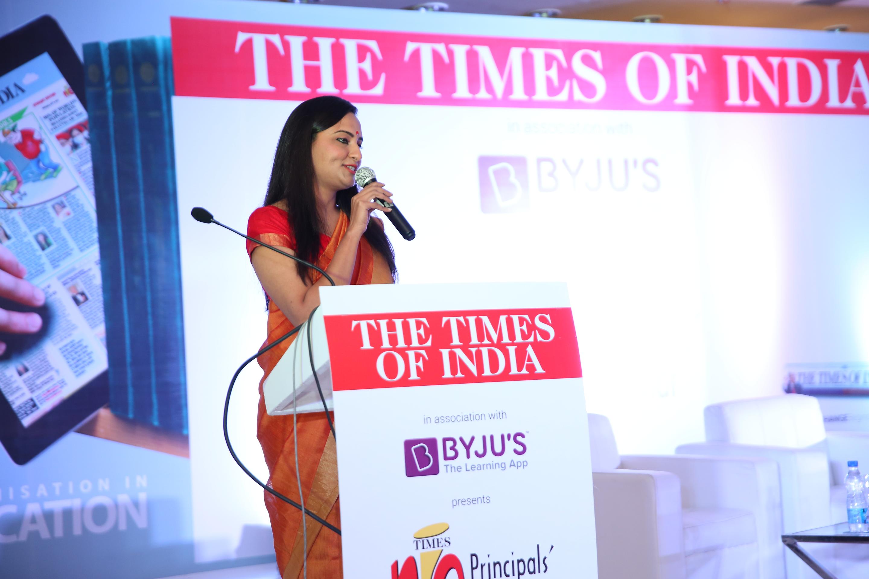 Best Female Emcee in Delhi/Gurgaon TOI Byjus Corporate Event